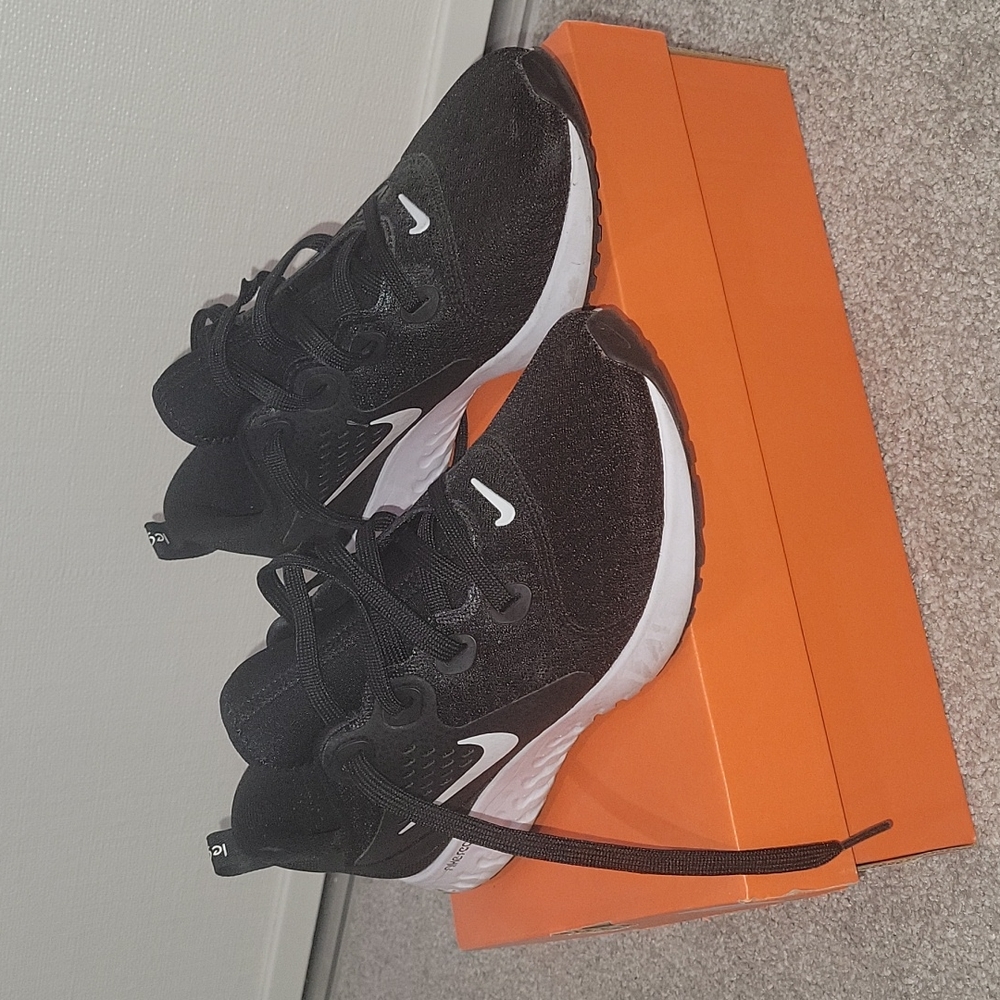 Nike Legend React